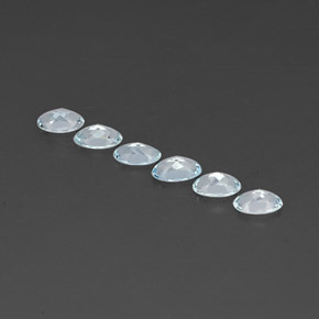 カラットの天然ライトブルーアクアマリン（5×3 mm・オーバルカット）