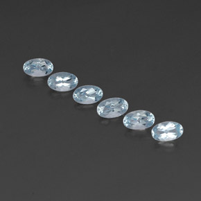 カラットの天然ライトブルーアクアマリン（5×3.1 mm・オーバルカット）