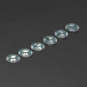 カラットの天然ライトブルーアクアマリン（5×3.1 mm・オーバルカット）