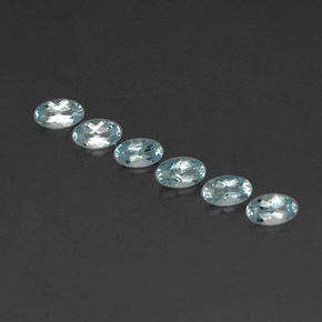 カラットの天然ライトブルーアクアマリン（4.9×2.9 mm・オーバルカット）