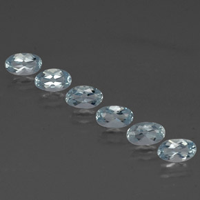 カラットの天然ライトブルーアクアマリン（5.1×3.1 mm・オーバルカット）