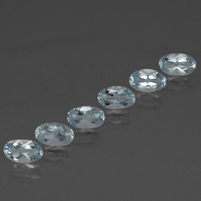 カラットの天然ライトブルーアクアマリン（5.1×3.1 mm・オーバルカット）