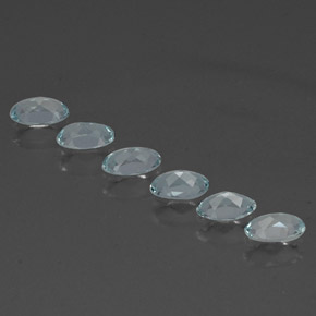 カラットの天然ライトブルーアクアマリン（5.1×3.1 mm・オーバルカット）