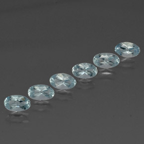 カラットの天然ライトブルーアクアマリン（5×3.1 mm・オーバルカット）