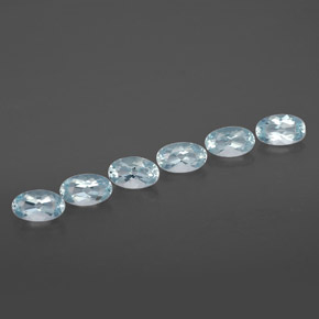 カラットの天然ライトブルーアクアマリン（5.1×3.1 mm・オーバルカット）