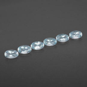 カラットの天然ライトブルーアクアマリン（5×3.1 mm・オーバルカット）