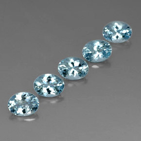 カラットの天然ライトブルーアクアマリン（8.1×6.1 mm・オーバルカット）
