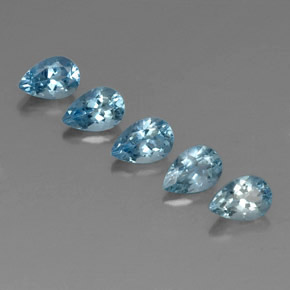 カラットの天然ライトブルーアクアマリン（6.2×4.2 mm・洋梨の形）