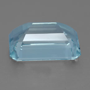 4.30カラットの天然ライトブルーアクアマリン（11.7×8.4 mm・エメラルドカット）