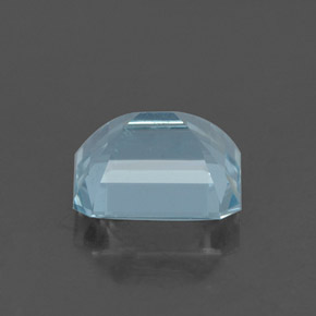 1.64カラットの天然ライトブルーアクアマリン（7.7×6.7 mm・エメラルドカット）