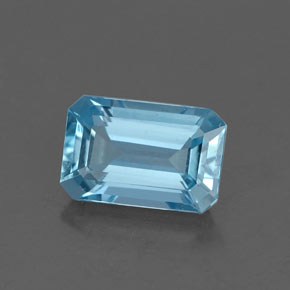 1.17カラットの天然ライトブルーアクアマリン（8×5.3 mm・エメラルドカット）