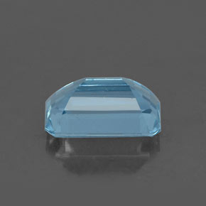 1.17カラットの天然ライトブルーアクアマリン（8×5.3 mm・エメラルドカット）