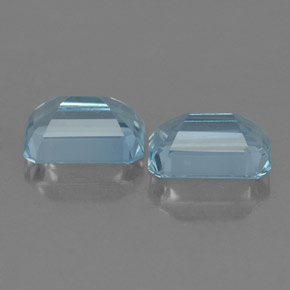 カラットの天然ライトブルーアクアマリン（7.5×5.6 mm・エメラルドカット）