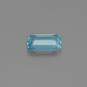 0.64カラットの天然ライトブルーアクアマリン（6.9×4.9 mm・エメラルドカット）