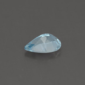 0.60カラットの天然ライトブルーアクアマリン（7.1×5 mm・洋梨の形）