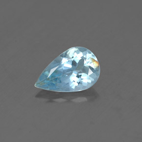 0.66カラットの天然ライトブルーアクアマリン（8×5.2 mm・洋梨の形）