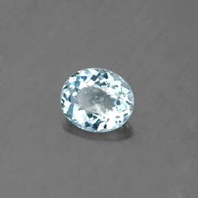 0.58カラットの天然ライトブルーアクアマリン（6.4×5.5 mm・オーバルカット）