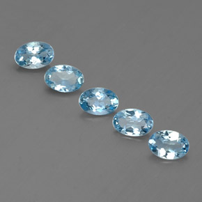 カラットの天然ライトブルーアクアマリン（6×4.1 mm・オーバルカット）