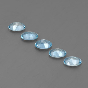 カラットの天然ライトブルーアクアマリン（6×4.1 mm・オーバルカット）