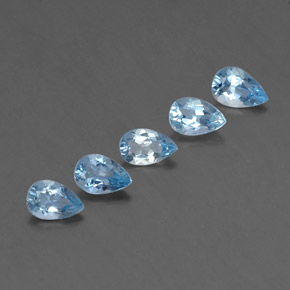 カラットの天然ライトブルーアクアマリン（6.1×4.1 mm・洋梨の形）