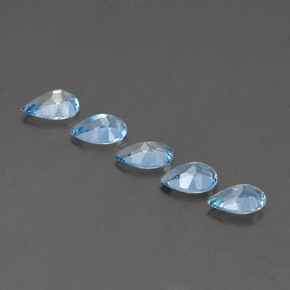 カラットの天然ライトブルーアクアマリン（6.1×4.1 mm・洋梨の形）