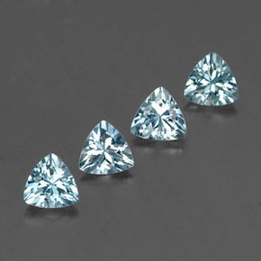 カラットの天然ライトブルーアクアマリン（5.2×5.1 mm・トリリアント）