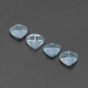 カラットの天然ライトブルーアクアマリン（5.2×5.1 mm・トリリアント）