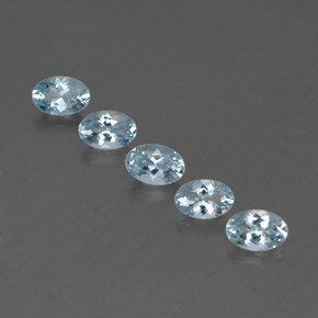 カラットの天然ライトブルーアクアマリン（6.1×4.2 mm・オーバルカット）