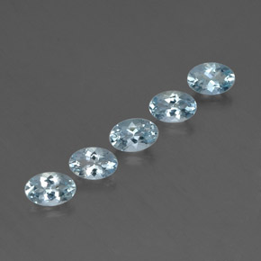 カラットの天然ライトブルーアクアマリン（6.1×4.2 mm・オーバルカット）
