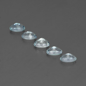 カラットの天然ライトブルーアクアマリン（6.1×4.2 mm・オーバルカット）