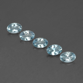 カラットの天然ライトブルーアクアマリン（6.2×4.2 mm・オーバルカット）