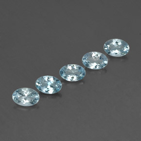 カラットの天然ライトブルーアクアマリン（6.2×4.2 mm・オーバルカット）