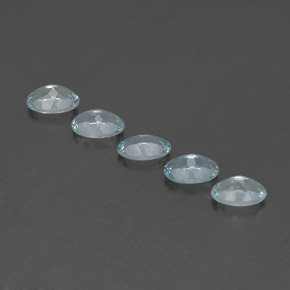 カラットの天然ライトブルーアクアマリン（6.2×4.2 mm・オーバルカット）