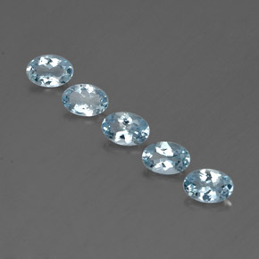 カラットの天然ライトブルーアクアマリン（6.1×4.2 mm・オーバルカット）