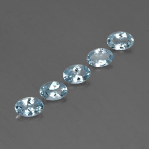 カラットの天然ライトブルーアクアマリン（6.1×4.2 mm・オーバルカット）