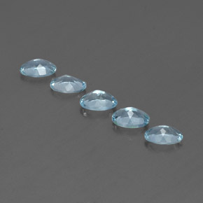 カラットの天然ライトブルーアクアマリン（6.1×4.2 mm・オーバルカット）