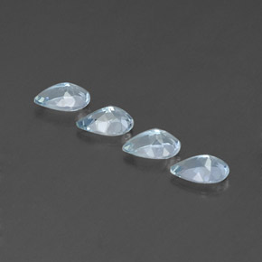 カラットの天然ライトブルーアクアマリン（6.1×4.2 mm・洋梨の形）