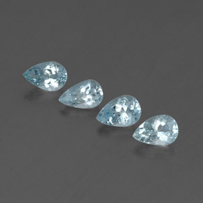 カラットの天然ライトブルーアクアマリン（6.2×4.1 mm・洋梨の形）