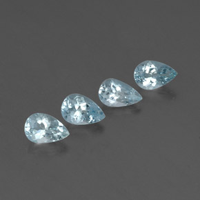 カラットの天然ライトブルーアクアマリン（6.2×4.1 mm・洋梨の形）