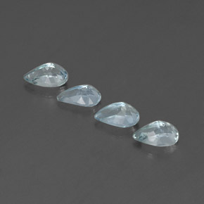 カラットの天然ライトブルーアクアマリン（6.2×4.1 mm・洋梨の形）