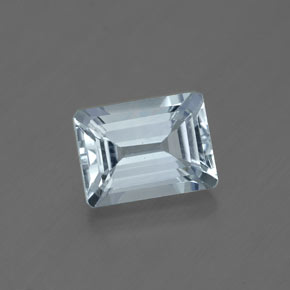 1.70カラットの天然ライトブルーアクアマリン（8.1×6 mm・エメラルドカット）