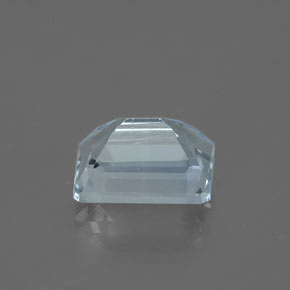 1.70カラットの天然ライトブルーアクアマリン（8.1×6 mm・エメラルドカット）