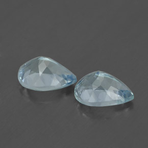 カラットの天然ライトブルーアクアマリン（7.2×5.2 mm・洋梨の形）