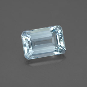 2.86カラットの天然ライトブルーアクアマリン（10.2×7.1 mm・エメラルドカット）