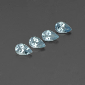カラットの天然ライトブルーアクアマリン（6.1×4 mm・洋梨の形）