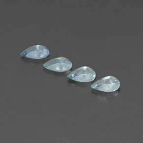 カラットの天然ライトブルーアクアマリン（6.1×4 mm・洋梨の形）