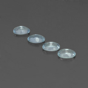カラットの天然ライトブルーアクアマリン（6.1×4.1 mm・オーバルカット）