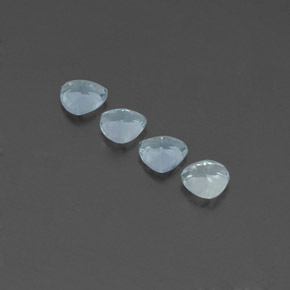 カラットの天然ライトブルーアクアマリン（5.1×5 mm・トリリアント）