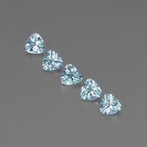 カラットの天然ライトブルーアクアマリン（4.3×4.2 mm・トリリアント）