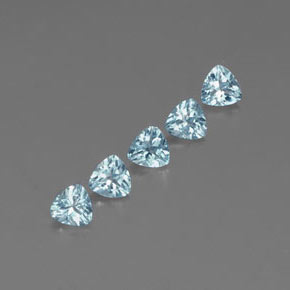 カラットの天然ライトブルーアクアマリン（4.3×4.2 mm・トリリアント）